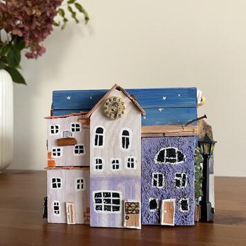 Boîte pleine de maisons