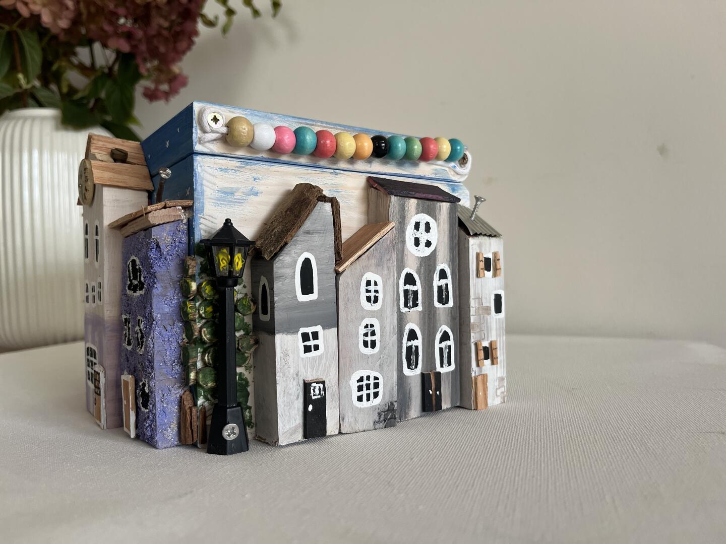 Boîte pleine de maisons