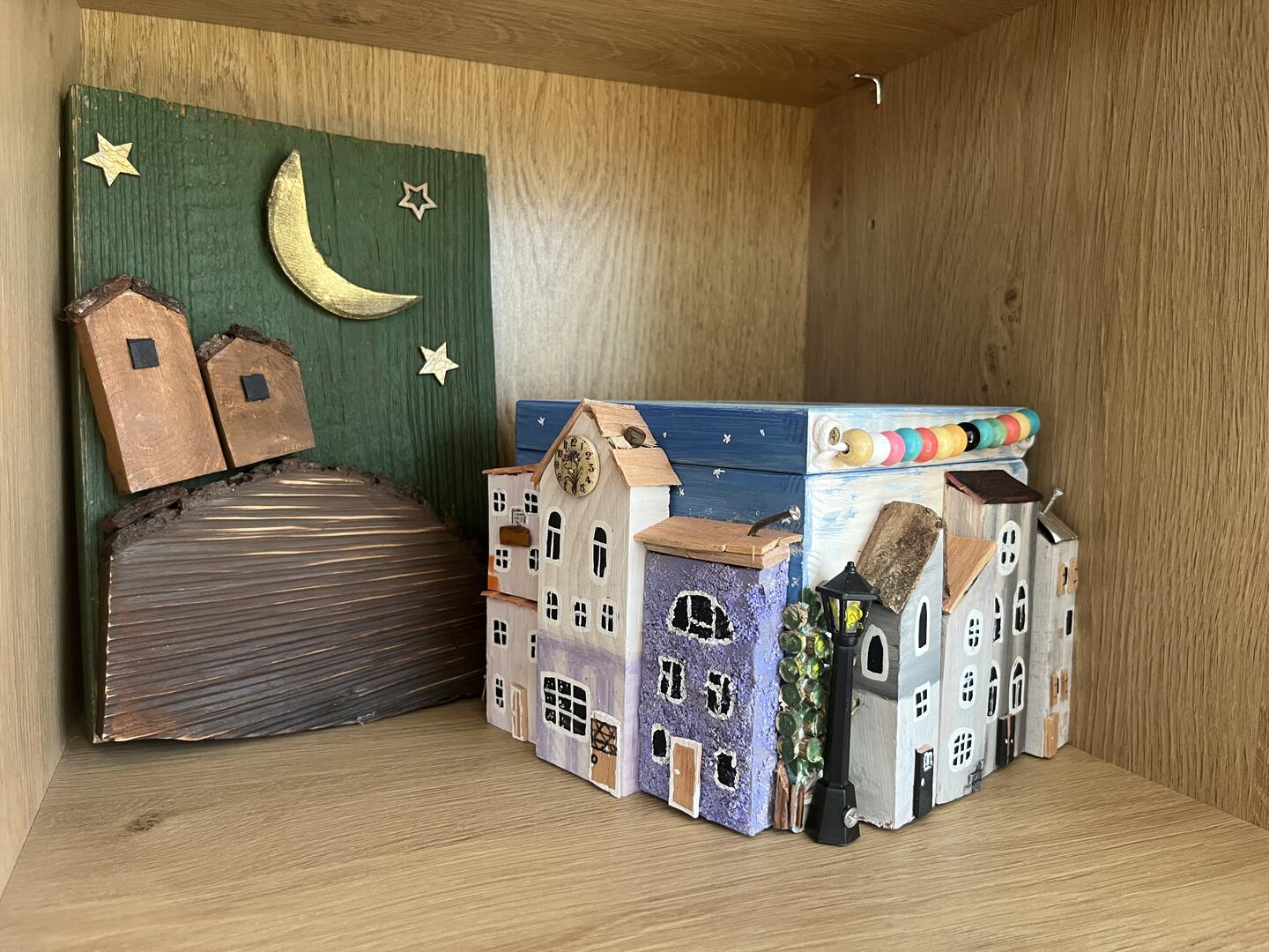 Boîte pleine de maisons